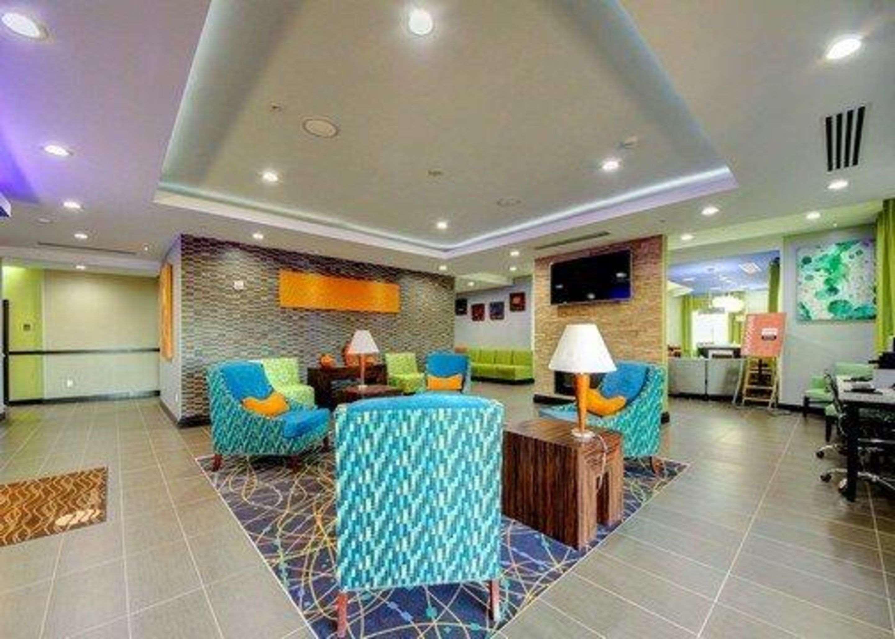 Comfort Inn & Suites Tulsa I-44 West - Rt 66 Oakhurst Bagian luar foto